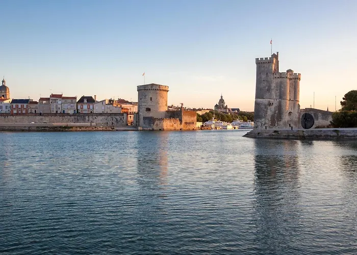 Cour Des Dames Bed & Breakfast La Rochelle 