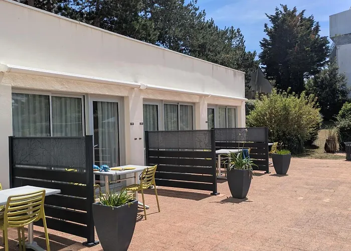 Residence Avec Piscine Face Au Port 200M Plage La Rochelle 